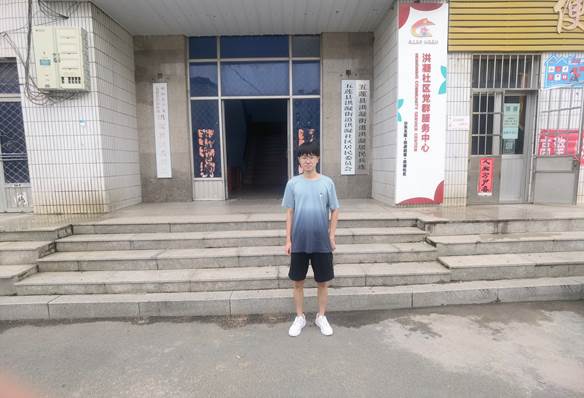 薛鸿飞-材料1.志愿活动实践中的一张照片